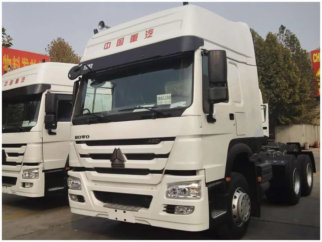 SINOTRUK HOWO tractor truck front view